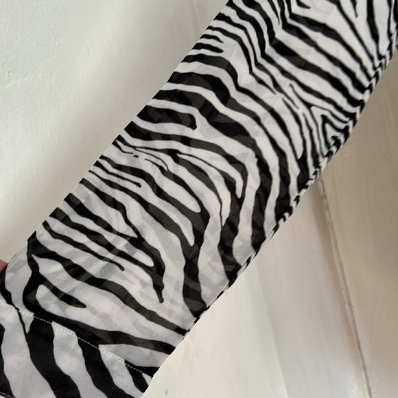 Long sleeve black and white print shirt - Picture 2 of 5